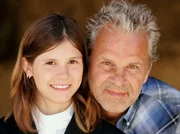 ARD DER SONNENHOF, Deutschland 2007, Regie Matthias Tiefenbacher, am Samstag (27.04.13) um 13:30 Uhr im Ersten. Carl von Balkhausen (Peter Sattmann) hat Lara (Lara Schneider) in sein Herz geschlossen.