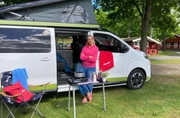 So gehen Ferien in S&uuml;dschweden! Moderatorin Tamina Kallert reist mit einem kompakten Wohnmobil durch das idyllische Sm&aring;land - immer auf den Spuren von Astrid Lindgren.