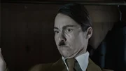 Erika (Cornelia Werner) schl&uuml;pft in die Rolle von Adolf Hitler.