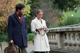 Anna Bowman (Alexa PenaVega) und Sebastian Laurent (Nicholas Bishop) sind auf dem Weg zu ihrem Clienten.  +++ Die Verwendung des sendungsbezogenen Materials ist nur mit dem Hinweis und Verlinkung auf RTL+ gestattet. +++