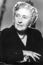 Agatha Christies Romane sind spannend, voller interessanter Figuren und wurden erfolgreich als Filme und Theaterst&uuml;cke adaptiert. Eine der bekanntesten Figuren aus ihren Werken ist wohl der Detektiv Hercule Poirot.