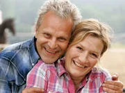 Katharina (Suzanne von Borsody) hat sich in Carl (Peter Sattmann) verliebt.