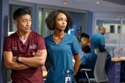 Ethan Choi (Brian Tee) und April Sexton (Yaya DaCosta)