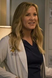 Muss f&uuml;r das Leben ihrer Patientin viel &Uuml;berzeugungsarbeit leisten: Dr. Arizona Robbins (Jessica Capshaw)