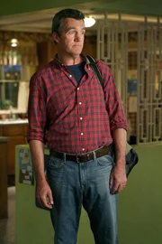 Wird das j&auml;hrliche romantische Date mit seiner Frau Frankie wirklich ausfallen? Mike (Neil Flynn) ...; Wird das j&auml;hrliche romantische Date mit seiner Frau Frankie wirklich ausfallen? Mike (Neil Flynn) ...