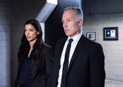 Jessica Cortez (Stephanie Sigman) und Robert Hicks (Patrick St. Esprit). Jessica Cortez (Stephanie Sigman) und Robert Hicks (Patrick St. Esprit).