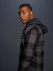 Spencer James (Daniel Ezra).