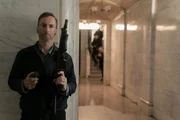 Bob Odenkirk (Hutch Mansell).