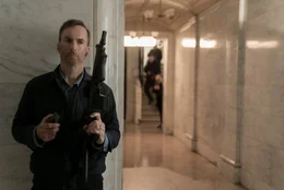 Bob Odenkirk (Hutch Mansell).