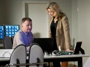 ARD/MDR IN ALLER FREUNDSCHAFT FOLGE 648, "Scherbengericht", Verwaltungschefin Sarah Marquardt emp&ouml;rt sich bei Dr. Roland Heilmann dar&uuml;ber, dass er Dr. Martin Stein eine Nachtschicht zugeteilt hat.