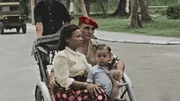 Vietnam - In Indochina: ein französischer Soldat mit seiner Familie. (ECPAD) Vietnam - In Indochina: ein französischer Soldat mit seiner Familie. (ECPAD)
