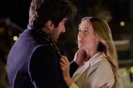 Anna Bowman (Alexa PenaVega) und Sebastian Laurent (Nicholas Bishop) m&uuml;ssen so tun, als w&auml;ren sie verliebt.  +++ Die Verwendung des sendungsbezogenen Materials ist nur mit dem Hinweis und Verlinkung auf RTL+ gestattet. +++