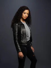 Olivia Baker (Samantha Logan).
