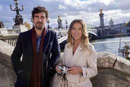 Anna Bowman (Alexa PenaVega) und Sebastian Laurent (Nicholas Bishop) sind in Paris.  +++ Die Verwendung des sendungsbezogenen Materials ist nur mit dem Hinweis und Verlinkung auf RTL+ gestattet. +++