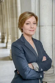 Marion Mitterhammer (Lydia Leitner). Marion Mitterhammer (Lydia Leitner).