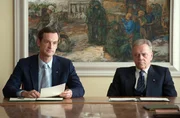 Ministerium f&uuml;r Staatssicherheit: Falk (J&ouml;rg Hartmann, l.) gibt im Beisein von Horst Sch&ouml;ning (J&uuml;rgen Heinrich, r.) den Befehl zur Aktenvernichtung weiter.