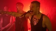 Eddie Nix (Andreas Helgi Schmid) und Tom Nix (Ben M&uuml;nchow) sind die Punk-Band NIX GEWESEN