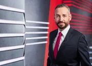 Mario Grossniklaus
Moderator Arena
2018
SRF/Oscar Alessio
NO SALES
NO ARCHIVES
Die Ver&ouml;ffentlichung im Zusammenhang mit Hinweisen auf die Programme von Schweizer Radio und Fernsehen ist honorarfrei und muss mit dem Quellenhinweis erfolgen. Jede weitere Verwendung ist honorarpflichtig, insbesondere auch der Wiederverkauf. Das Copyright bleibt bei Media Relations SRF. Wir bitten um Belegexemplare. Bei missbr&auml;uchlicher Verwendung beh&auml;lt sich das Schweizer Radio und Fernsehen zivil- und strafrechtliche Schritte vor.