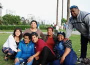 Retour aux sources : P&eacute;rou (Episode 1) Corinne Studer mit ihrer leiblichen Familie. Letztes Treffen vor Abreise in Lima: Corinne Studer mit ihrer leiblichen Familie