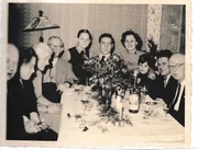 Erste Weihnachtsfeier in Freiheit mit Familie der Schwester und Freunden in Dezember, W. Minkenberg in der Bildmitte.