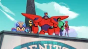 Charaktere aus Big Hero 6 The Series: Fred, Go Go, Baymax, Hiro, Wasabi, Honey Lemon.