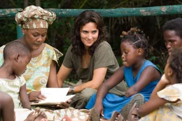 Die idealistische Journalistin Maddy Bowen (Jennifer Connelly, Mi.)