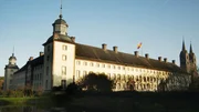 Heute ist die ehemalige Reichsabtei Corvey das herrschaftliche Schloss der Herzoglichen Familie von Ratibor. Heute ist die ehemalige Reichsabtei Corvey das herrschaftliche Schloss der Herzoglichen Familie von Ratibor.