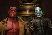 Hellboy (Ron Perlman, l.) und Abe Sapien (Doug Jones, r.) stellen sich den gef&auml;hrlichen Kreaturen Nuadas entgegen ...