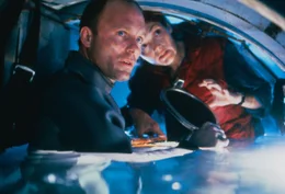 L-R: Bud Brigman (Ed Harris), Lindsey Brigman (Mary Elizabeth Mastrantonio)