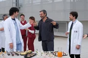 DOC &ndash; Es liegt in deinen H&auml;nden Staffel 2 Folge 1 Ap&eacute;ro f&uuml;rs Team: Pierpaolo Spollon als Dr. Riccardo Bonvegna, Luca Argentero als Dr. Andrea Fanti, Giovanni Scifoni als Dr. Enrico Sandri