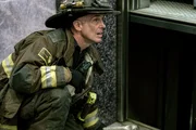Chicago Fire Staffel 7, Folge 2  Er beobachtet den Lift: David Eigenberg als Christopher Herrmann.