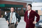 Charles Boyle (Joe Lo Truglio, l.); Jake Peralta (Andy Samberg, r.)