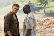 L-R: Danny Archer (Leonardo DiCaprio) und Solomon Vandy (Djimon Hounsou)