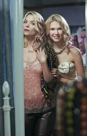 An dem Geschwister-Wochenende machen Lemon (Jaime King, l.) und Magnolia (Claudia Lee, r.) vor nichts Halt ...