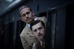 Gemeinsam mit seinem Sohn Jack (Tom Holland, r.) bricht Percy Fawcett (Charlie Hunnam) erneut auf, um die Stadt "Z" zu finden