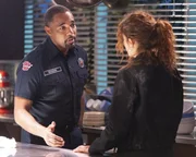 Ben Warren (Jason George, l.); Andy Herrera (Jaina Lee Ortiz, r.)