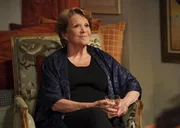 Norma (Linda Lavin)