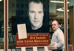 Stasi-Hauptmann Gerd Wiesler (Ulrich M&uuml;he).