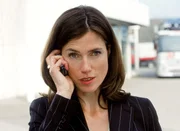 Nachdem Tom und Semir gegangen sind, warnt Cornelia Wiechert (Julia Bremermann) Becker vor der anr&uuml;ckenden Polizei.