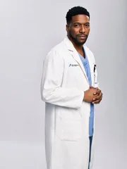 Dr. Floyd Reynolds (Jocko Sims)