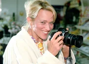 In diesem rasanten "Funcut" zum Ende der dritten Rita-Staffel mit Gaby K&ouml;ster sind noch einmal die witzigsten Szenen und die absurdesten Pannen und Versprecher der letzten drei Jahre zu sehen und vor allem ist ein neugieriger Blick hinter die Kulissen m&ouml;glich.