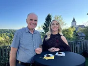 Silvia Schneider und Robert Santner- sie verkosten die Gerichte: Eis und Sachertorte. Silvia Schneider und Robert Santner- sie verkosten die Gerichte: Eis und Sachertorte.