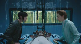 Major (Scarlett Johansson, l.); Dr. Dahlin (Anamaria Marinca, r.)