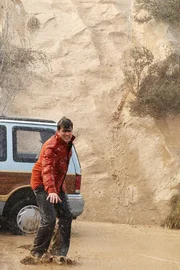 Versucht, Alan zu retten, doch wird es ihm gelingen? Walden (Ashton Kutcher ) ...