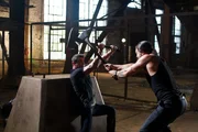 Zwischen Jimmy (Sylvester Stallone, l.) und Keegan (Jason Momoa, r.) entbrennt ein Kampf auf Leben und Tod ...