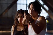 Rechnet mit Lisas (Sarah Shahi, l.) Entf&uuml;hrern ab: Taylor Kwon (Sung Kang, r.) ...