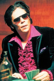 Der begnadete Diamantenr&auml;uber Franky Four Fingers (Benicio Del Toro) hat nur eine Schw&auml;che: Immer l&auml;sst er sich mit Leuten ein, die ihn um seine wohlverdiente Beute bringen wollen &acirc;&euro;&brvbar;