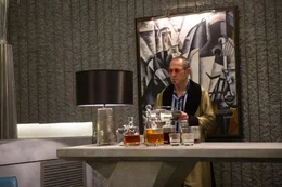 Max Adams (Tommy Lee Jones)