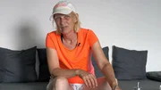 Christine (46) ist mit der alleinigen Pflege ihrer Mutter &uuml;berfordert; Christine (46) ist mit der alleinigen Pflege ihrer Mutter &uuml;berfordert