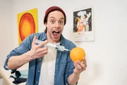 Checker Tobi übt das Impfen - an einer Orange! Checker Tobi übt das Impfen - an einer Orange!
